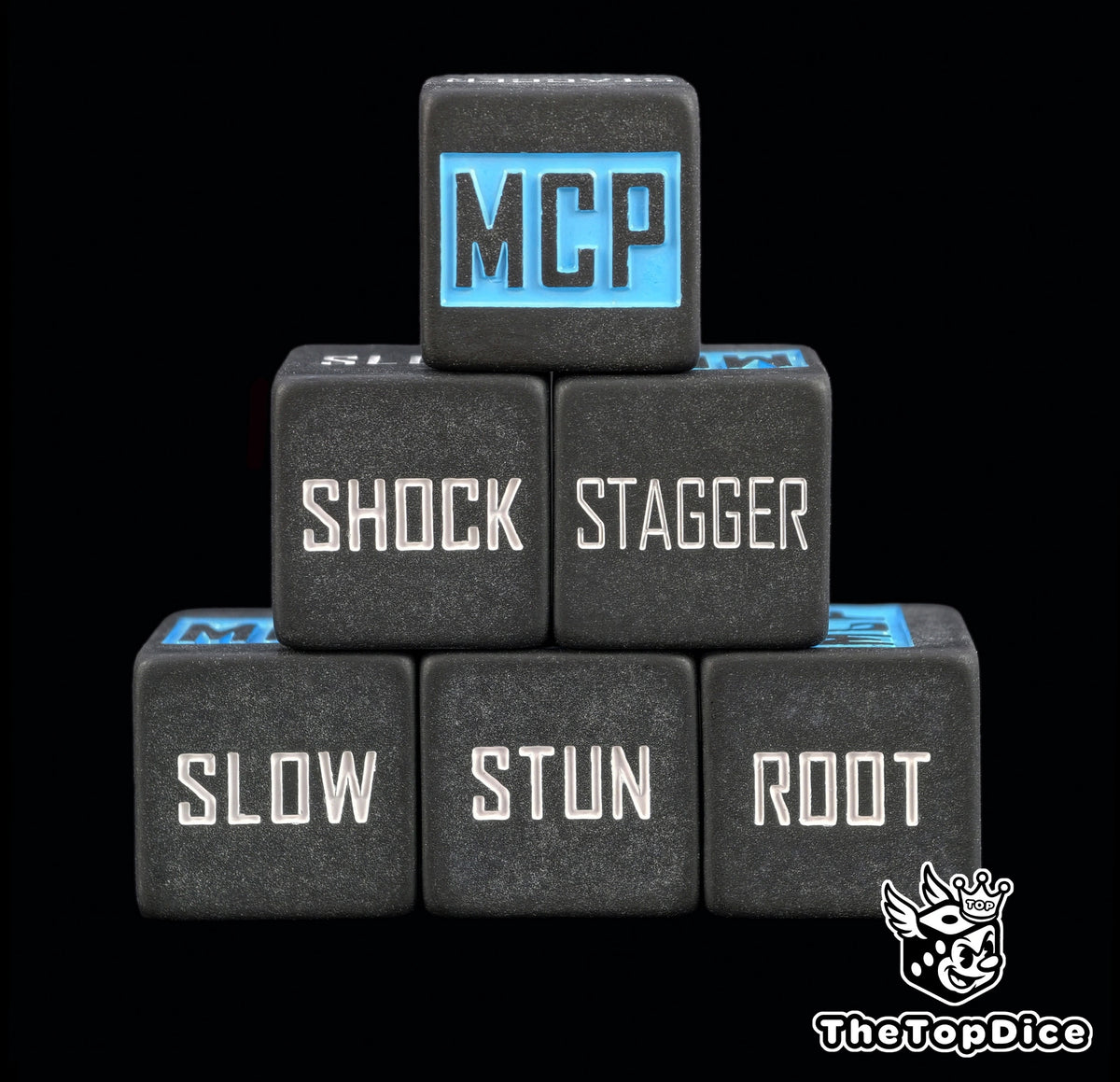 dados inspirados en los tokens de marvel crisis protocol en los 10 efectos de que tienen de base de color negro matte ahi 2 tipos 5 efectos y el logo es MCP azul y otro es 5 efectos y el logo es mcp rojo
