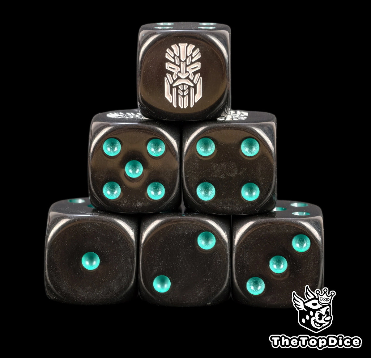 dados inspirados en los votann warhammer leagues of votann dwarf xenos de base color negro puntos de color azul armadura de votann y el logo es una runa de votann como su cara color blanco