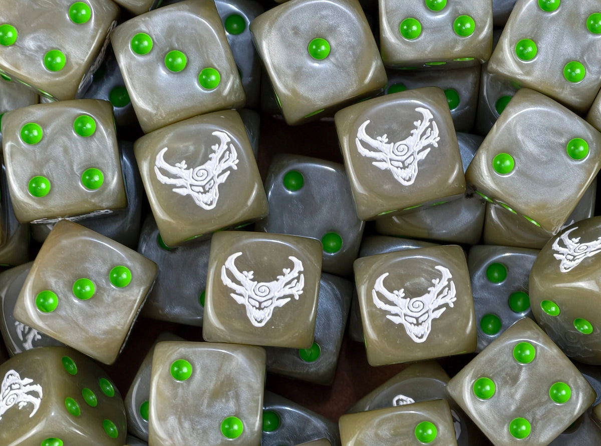 A pile of bark brown dryad D6 with green pips and antlered tree faces
