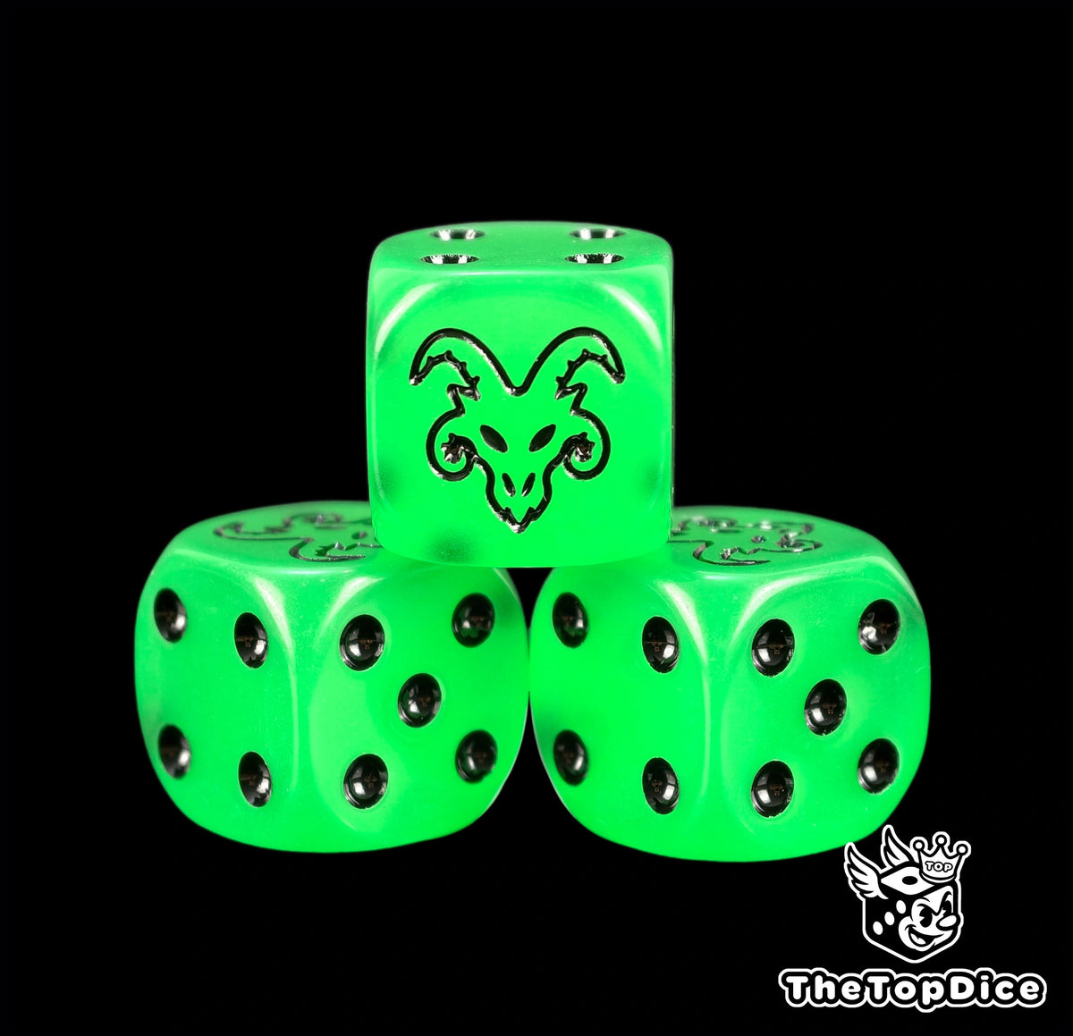 Three glowing green 16mm rat men D6, black horned rat beside black pips