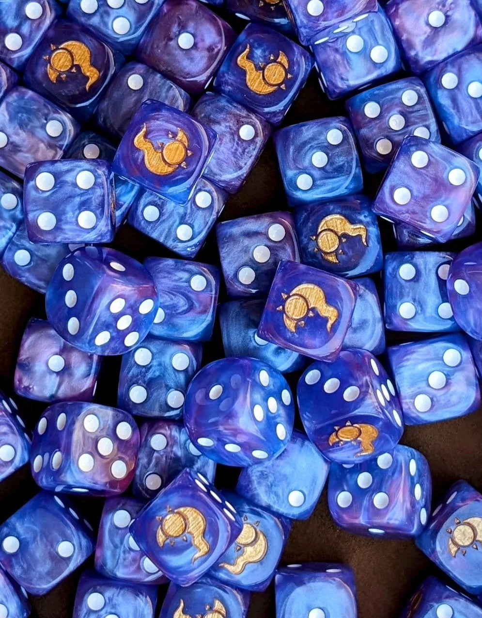 Pile of purple and blue 16mm D6 dice for a sci-fi sorcerer army