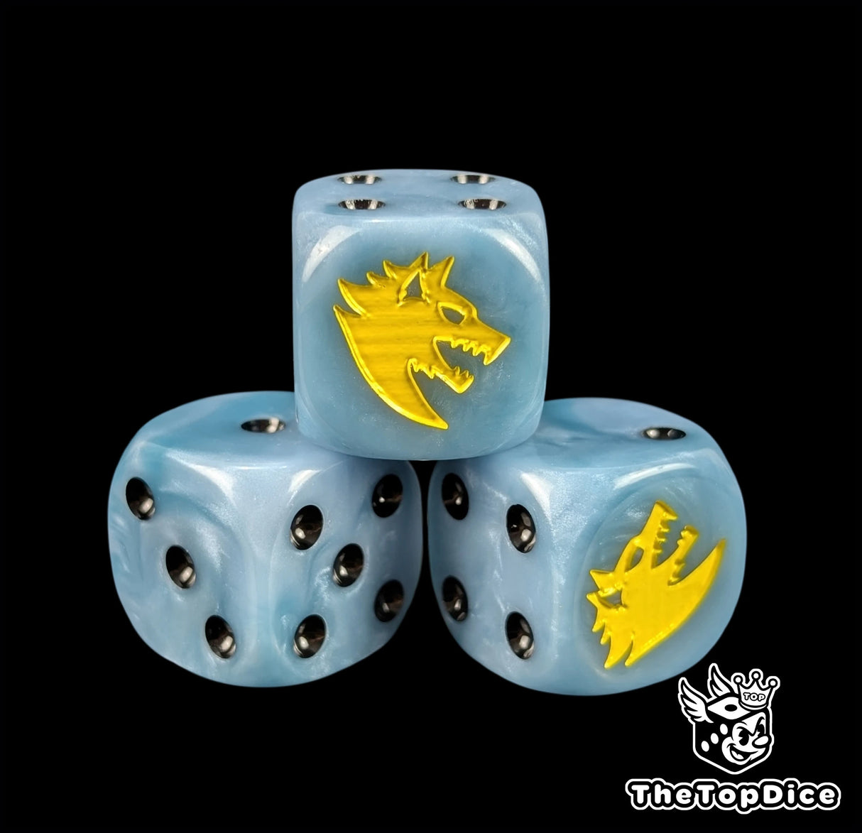 Close-up of a blue D6 die with a yellow wolf emblem