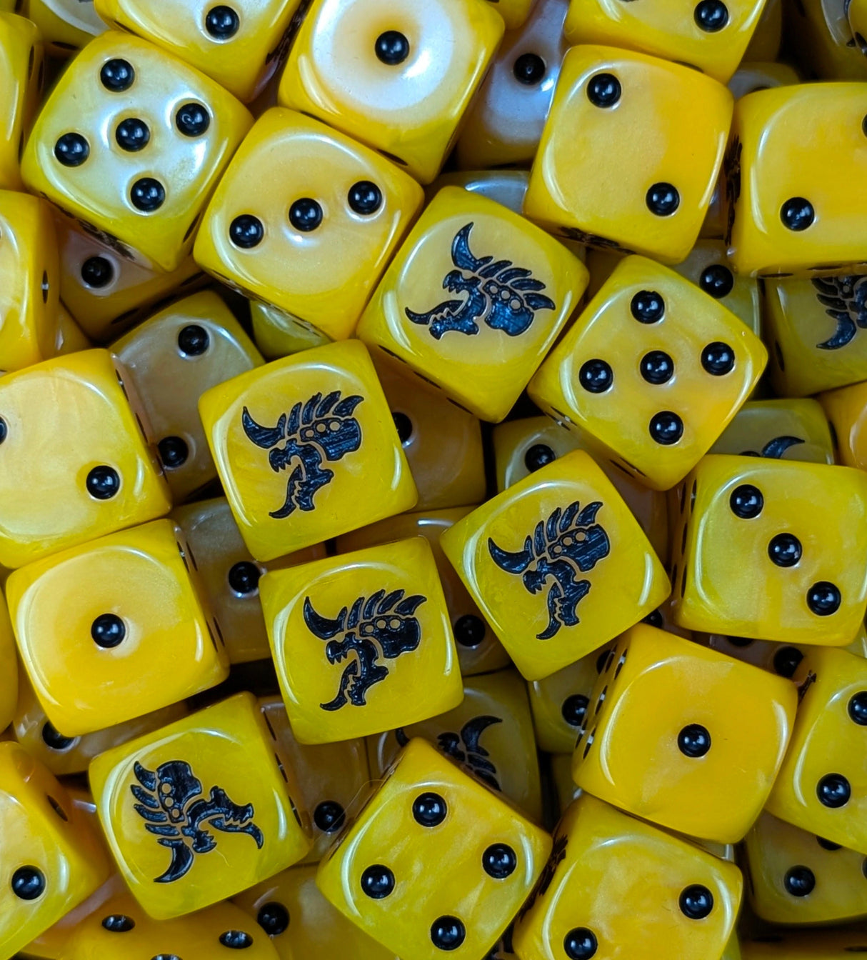 Pile of yellow hive alien 16mm D6 dice for a sci-fi xeno swarm