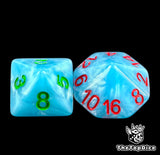 Set de dados inspirados en el equipo de los gnomos de blood bowl de base de colro azul y e llogo es una silueta de gnomo de color rojo y los puntos de color verde
