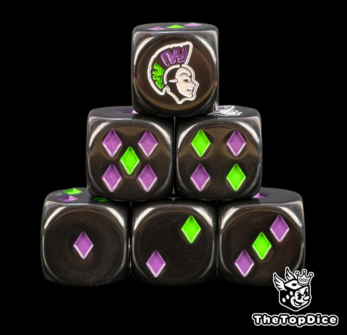 dados para harlequins eldar de warhammer base color negro y los puntos TIENEN 2 COLORES y no son puntos son diamond pips rombos de color purple y green y el logo es un harlequin de lado con careta blanca y tiene la cresta del pelo color morado y green