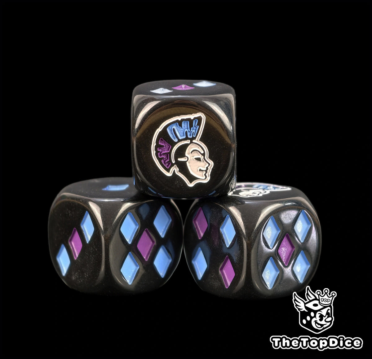 dados para harlequins eldar de warhammer base color negro y los puntos TIENEN 2 COLORES y no son puntos son diamond pips rombos de color azul y purple y el logo es un harlequin de lado con careta blanca y tiene la cresta del pelo color purple y morado