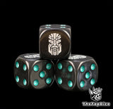 dados inspirados en los votann warhammer leagues of votann dwarf xenos de base color negro puntos de color azul armadura de votann y el logo es una runa de  votann como su cara color blanco
