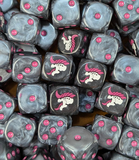 Pile of black hive alien 16mm D6 dice for a sci-fi xeno swarm