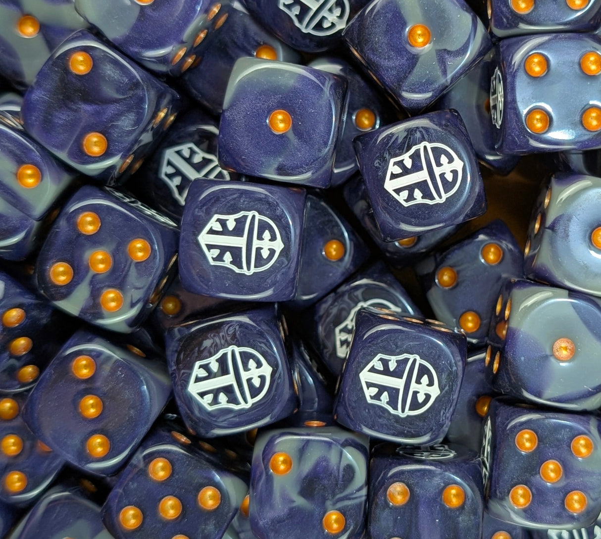Pile of blue and grey war helm 16mm D6 dice for a sci-fi knight army