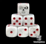 White 16mm D6 dice with a cyber skull emblem and red pips for sci-fi wargaming