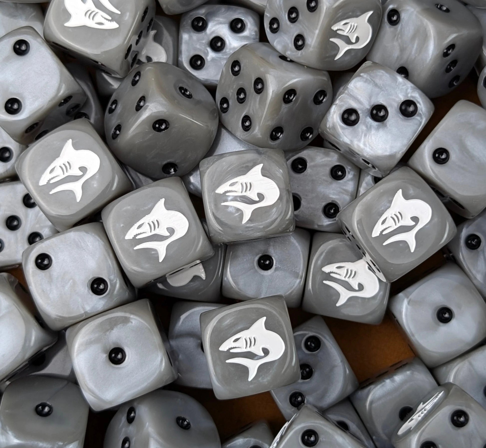 Custom resin D6 dice for sci-fi predator armies