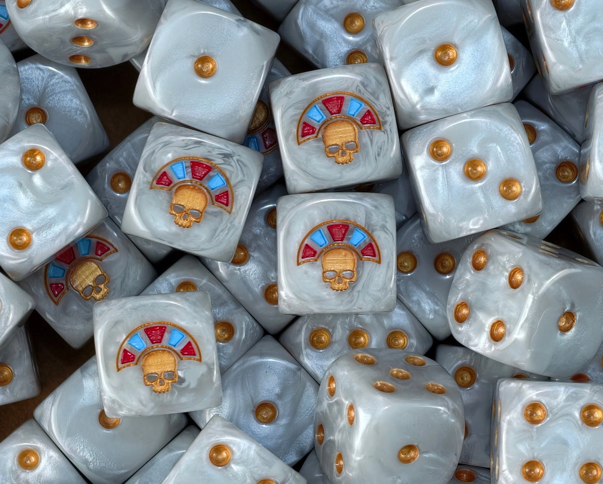A pile of bone white Tomb Kings D6 with gold pharaoh skulls