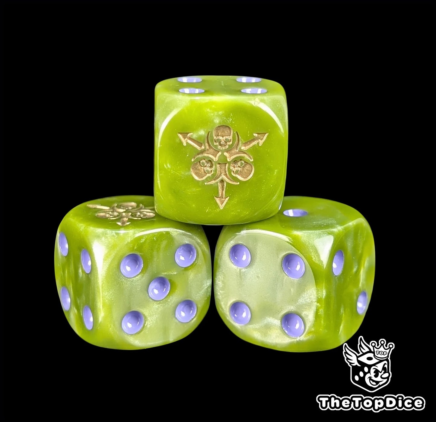 Close up of a rot green 16mm resin D6 die engraved with a gold three skull star and purple pips
