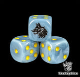 Close up of a grey blue 16mm resin D6 die engraved with a black wolf head and yellow pips