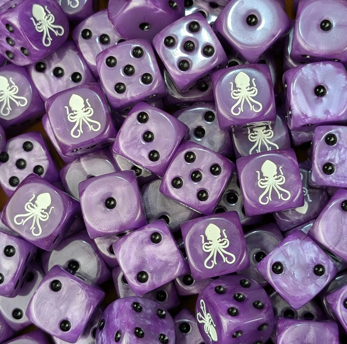 Custom resin D6 dice for sci-fi knight armies