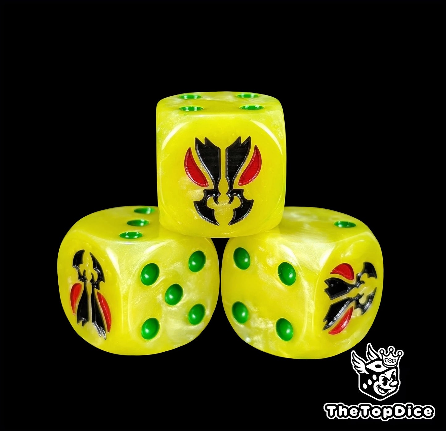 Close up of a yellow 16mm resin D6 die engraved with a black mantis face and red eyes