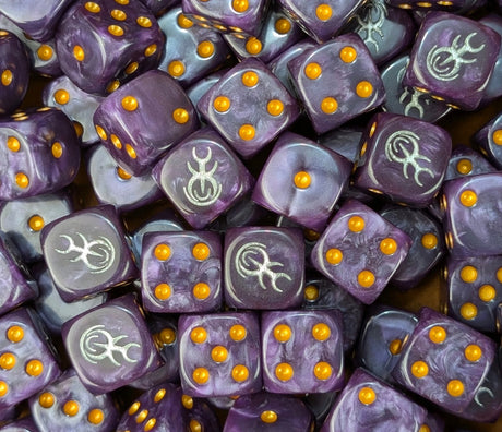 Custom resin D6 dice for sci-fi chaos warbands