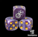 Close-up of a purple D6 die with a silver spiral