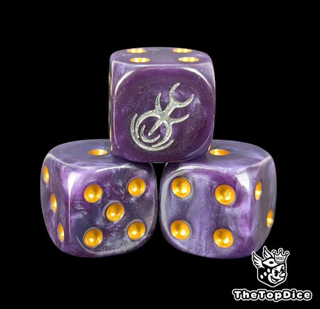 Close-up of a purple D6 die with a silver spiral