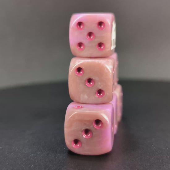 High-speed tabletop anime dice