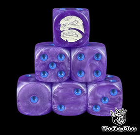Purple 16mm D6 counter dice with a white dragon emblem and blue pips for anime pirate TCG