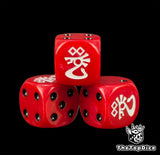 Close up of the white Saim-Hann serpent rune engraved and hand filled on a red aeldari 16mm D6 die