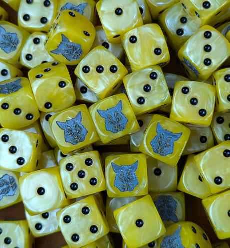 Yellow 16mm resin D6 dice engraved with a grey rat and cheese emblem and black pips for fantasy rat swarms