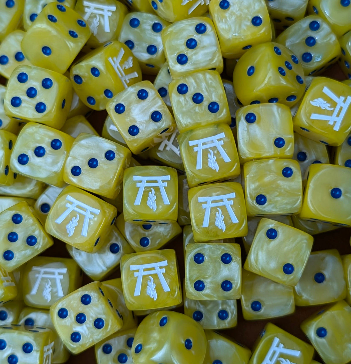 Custom resin D6 dice for fantasy high elf armies