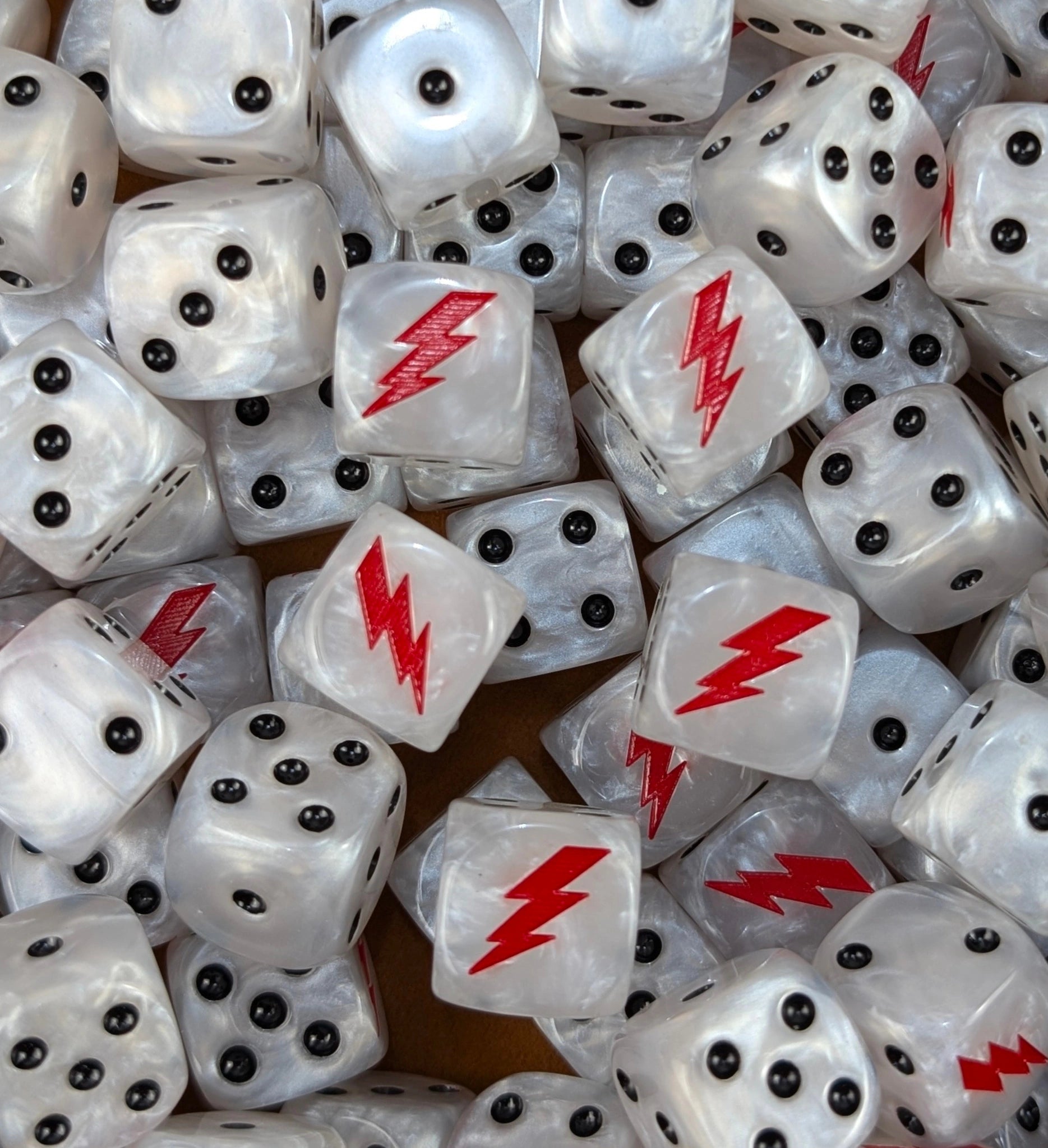 Pile of white storm bolt 16mm D6 dice for a sci-fi fast attack army